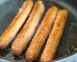 Une image de l'étape 1 de Saucisses végétariennes mijotées aux aubergines.