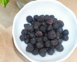 عکس مرحله 5 از دستور چیپس خرما یا توپک خرما کوچک با پودر کاکائو و پودر قهوه