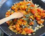 Une image de l'étape 10 de Curry de Julienne au lait de coco, épices et tomates.