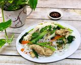 Hình bước làm 3 của món Phở Xào Gà