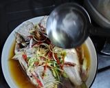Foto langkah ke 6 dari resep Steam Ikan ala Hongkong.