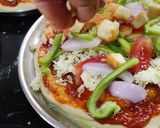 गव्हाच्या पिठाचा वेज पिझ्झा (veg pizza recipe in marathi) रेसिपी स्टेप 10 फोटो 