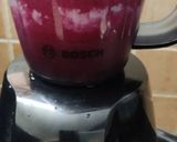 A picture of step 3 of Pomegranate milk shake.