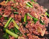 Foto langkah ke 5 dari resep Nasi goreng merah.