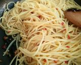 A picture of step 8 of Spaghetti Aglio Olio.