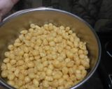 A picture of step 2 of Boondi Raita.