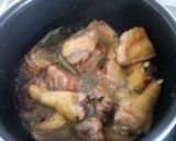 Foto del paso 5 de la receta: Pollo de corral al ajillo sobre nido de patatas