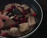 Foto del paso 4 de la receta: Secreto de cerdo a la cerveza negra con frutos rojos