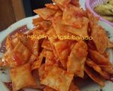 Foto langkah ke 3 dari resep Keripik pangsit balado.