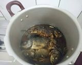 Foto langkah ke 2 dari resep Ikan Mas Pindang Kecap.