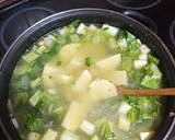Foto del paso 2 de la receta: Sopa de lechuga con albóndigas de pan