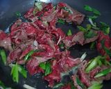 A picture of step 5 of Beef Udon Noodles Soup.