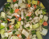 Foto del paso 2 de la receta: Muslos de pollo en salsa