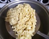 Foto langkah ke 1 dari resep Sarden Campur Mie Instan.