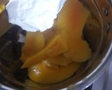 A picture of step 1 of Mango yoghurt smoothie.