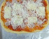 Foto langkah ke 3 dari resep Pizza oven sederhana.