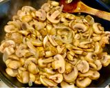 Foto del paso 2 de la receta: Champiñones con cebolla