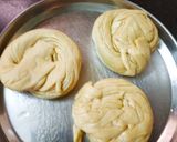 A picture of step 4 of Lachha paratha.