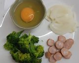 รูปขั้นตอนการทำที่ 1 ของ Broccoli Sausage Omelette&Toast