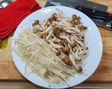 雙菇燴滑嫩豆腐煲的食譜步驟1照片