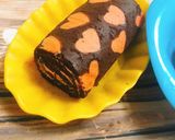 Hình bước làm 5 của món Chocolate raspberry Swiss roll