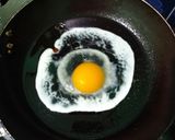 Foto langkah ke 1 dari resep Telur ceplok kecap.