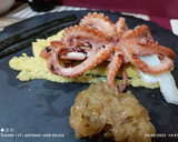 Foto del paso 4 de la receta: Pulpo a la plancha con puré de patata y mostaza de trufa