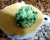 Foto del paso 3 de la receta: Empanadillas de espinacas 3 quesos 🥬 🧀