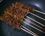Foto langkah ke 6 dari resep Sate Usus Bakar Kecap.