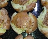 A picture of step 4 of Cheesy Smashed Potatoes 🥔.