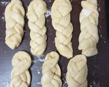 Foto langkah ke 9 dari resep Donat Kepang.