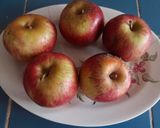 Foto del paso 1 de la receta: Manzanas en almíbar, canela y miel🍎