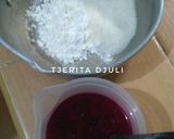 Foto langkah ke 4 dari resep Dragon Fruit Chocolate Cake.