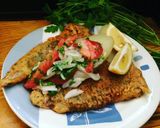 Foto del paso 8 de la receta: Pescado frito 🐟base eneldo y orégano papas cocidas y ensalada