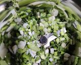 લીલા લસણ ની ચટણી (Green Garlic Chutney Recipe In Gujarati) રેસીપી સ્ટેપ1ફોટો
