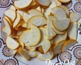 A picture of step 1 of Zucchini/Courgette Fry (Indian style).
