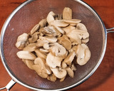 Foto del paso 2 de la receta: Muslos de Pollo con champiñones