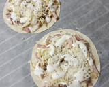 Foto del paso 3 de la receta: Mini pizzas de tortillas de maíz