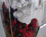 Foto del paso 2 de la receta: Polos de frutos rojos y yogur griego 🥵🥶