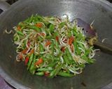 Foto langkah ke 2 dari resep Tumis buncis tauge saos tiram.