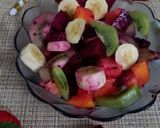 A picture of step 4 of Dragon fruit salad.