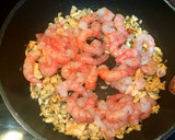 Foto del paso 3 de la receta: Tallarines con gambas, salmón y trufa