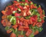Foto del paso 2 de la receta Tortilla con alcachofas, verduras y sofrito de tomate