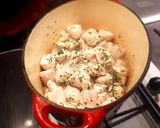 Une image de l'étape 1 de Poulet marengo.