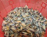 Foto langkah ke 1 dari resep Kerang kupas tumis saos tiram 😘.