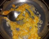 Foto del paso 2 de la receta: Huevo revuelto con papas duquesa para la mañosita de la casa 😊