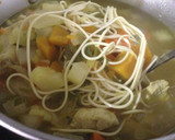Foto del paso 3 de la receta: Sopa de Verduras con Pollo fideos!