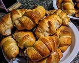 Foto del paso 7 de la receta: MEDIALUNAS🥐Rellenas, rebozadas con Canela...!😋