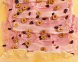 Foto del paso 4 de la receta: 🧀🥓 Pan de jamón (típico) y de queso y bacon