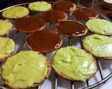 Foto del paso 1 de la receta: Alfajores Triples Express sin Horno con Galletitas  tipo Maria de Limón Bañados con Chocolate Blanco